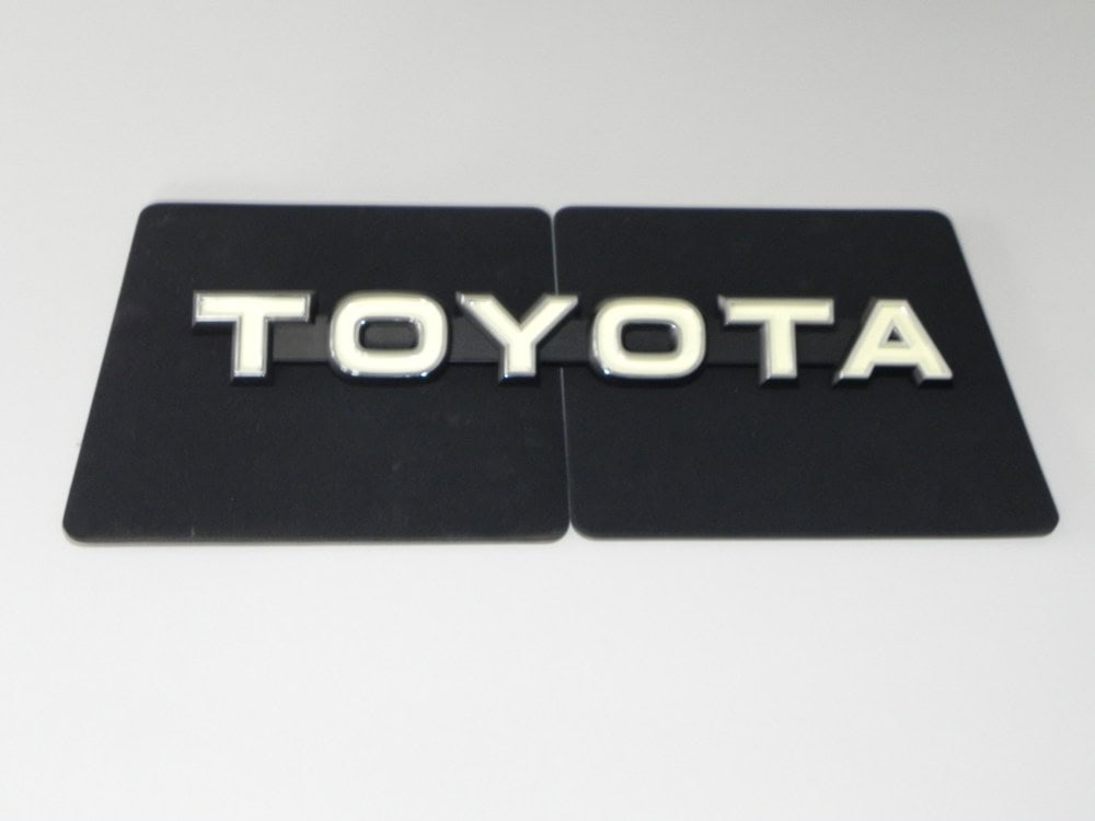 Emblem "TOYOTA"