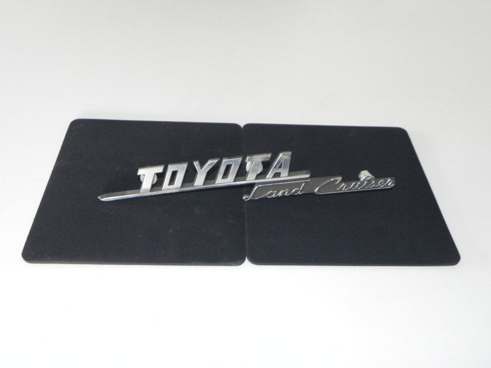 Emblem "TOYOTA LandCruiser"