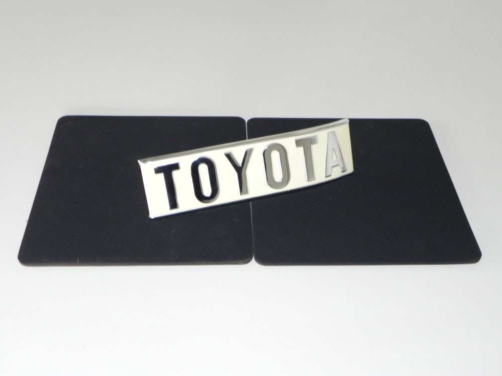 Emblem "TOYOTA"